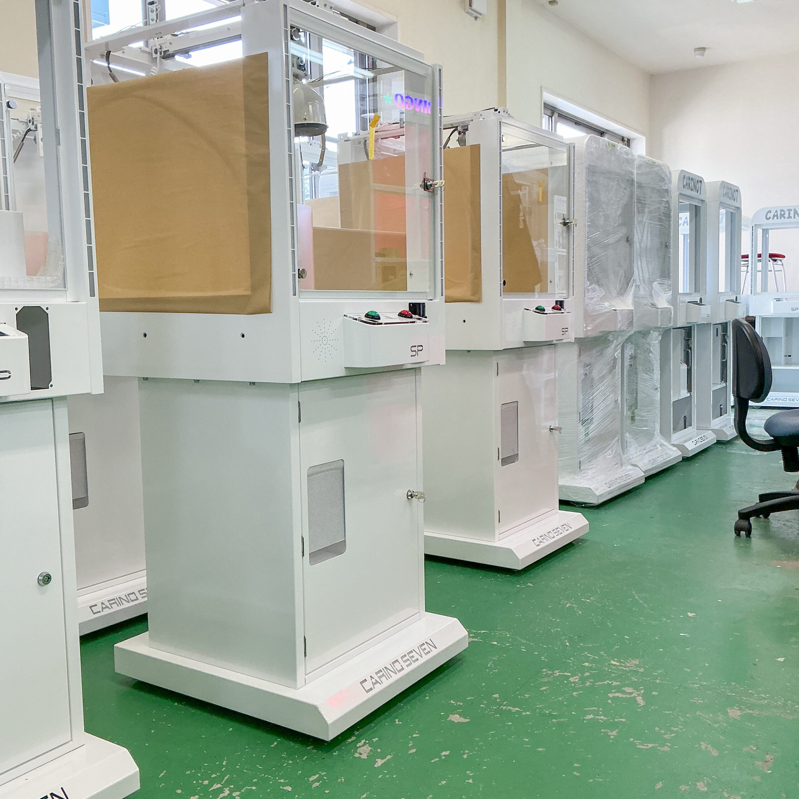 エスプランの製造現場に並ぶゲーム機
