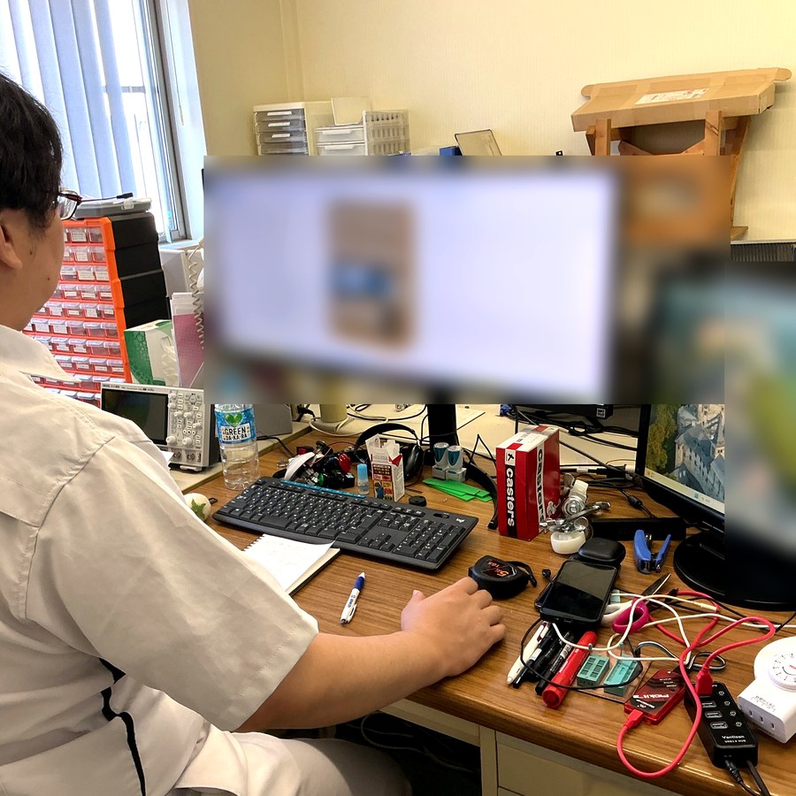修理・調整作業を行うエスプランのスタッフ