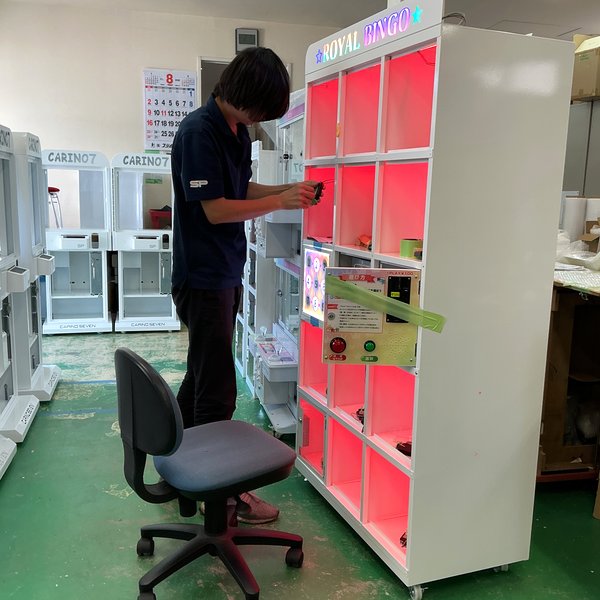 ROYAL BINGOのLED配線調整作業
